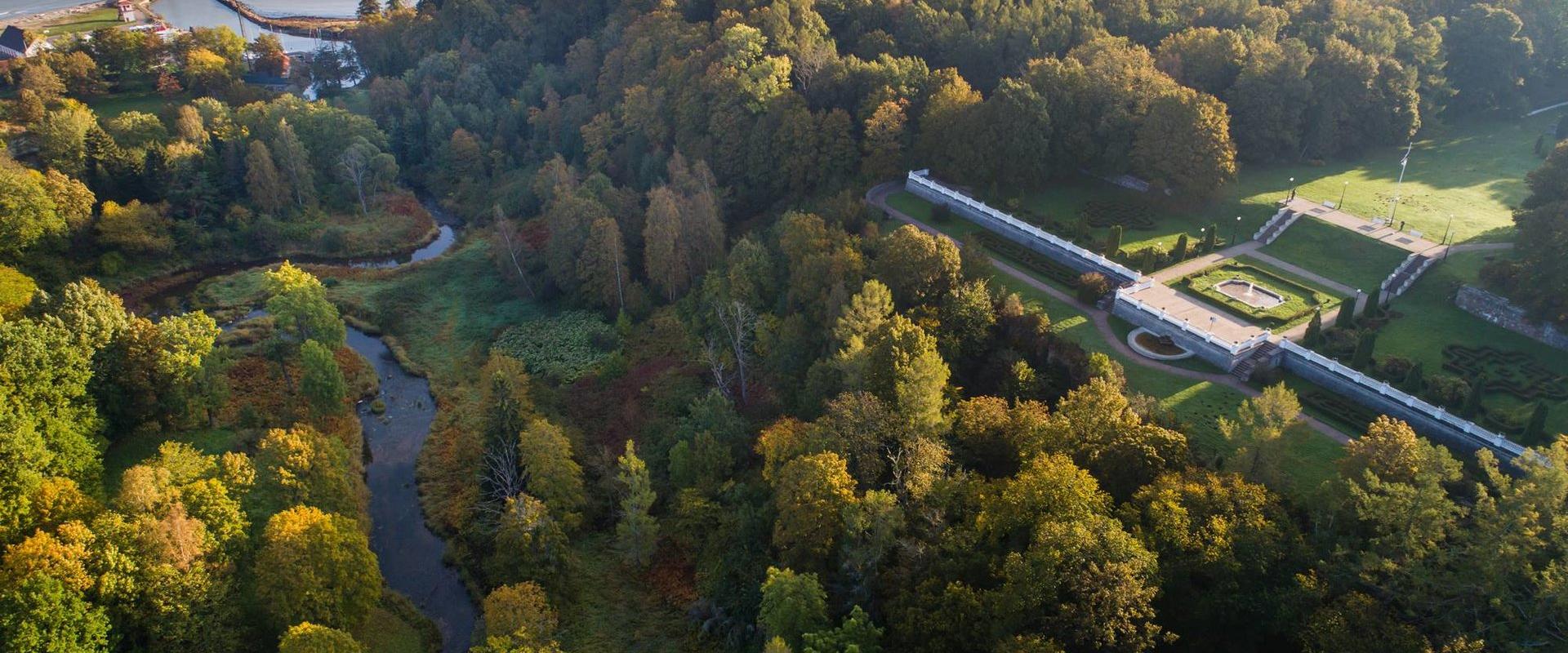 Oru park linnulennult Toila ranna lähedal