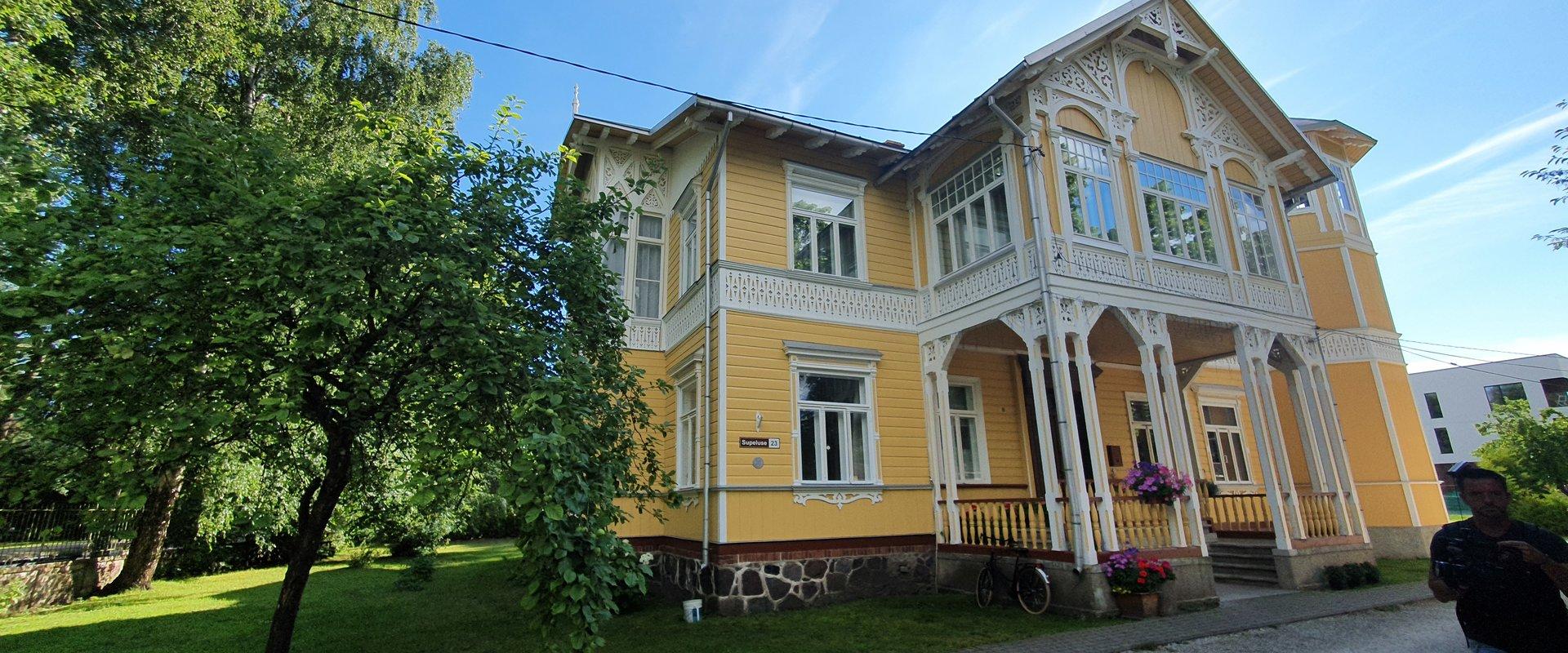 Guided tour on the trails of summer vacationers in Pärnu