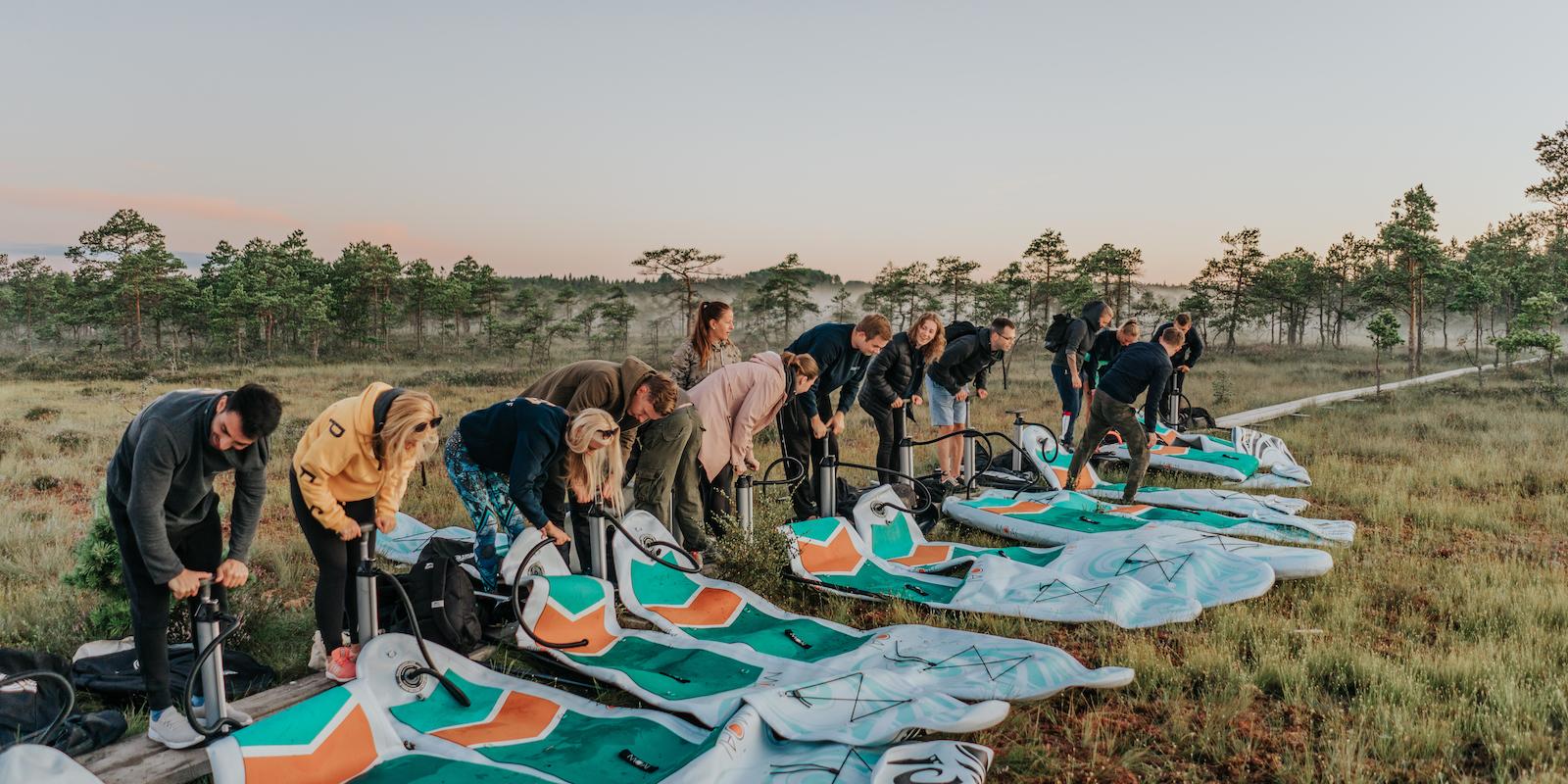 Hommikune SUP-laudade täispumpamine