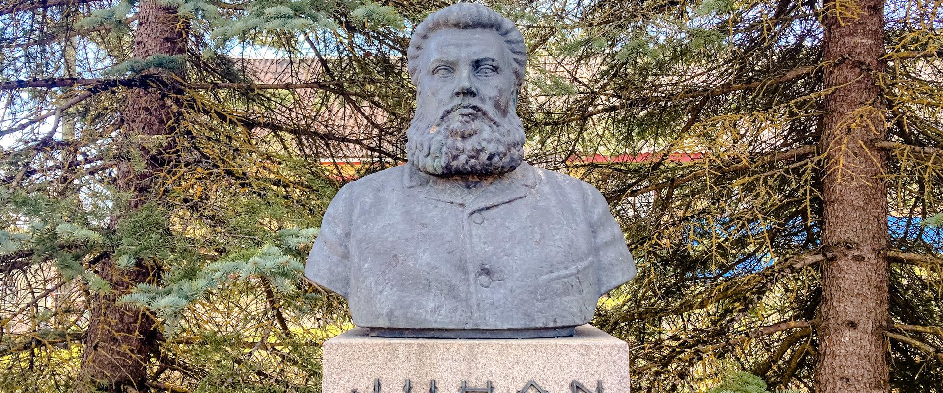 Juhan Kunderi monument Rakveres