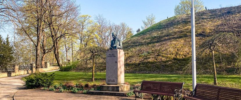 Friedrich Reinhold Kreutzwald monument, Rakvere