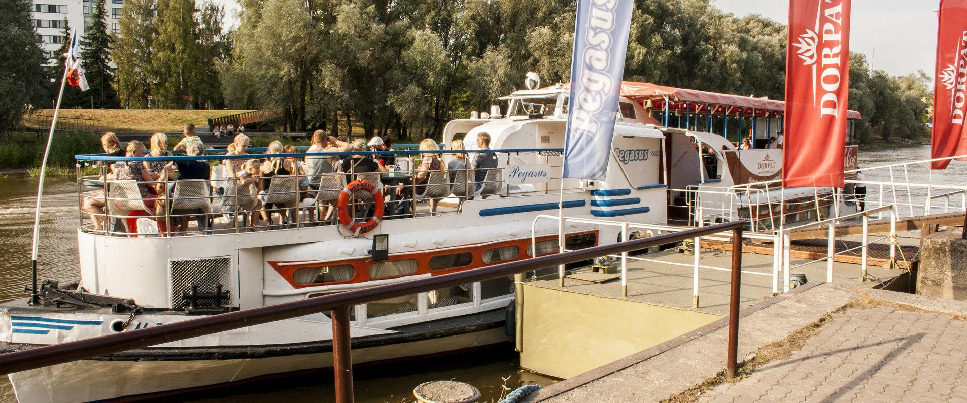 Fahrt mit dem Schiff „Pegasus“ auf dem Fluss Emajõgi