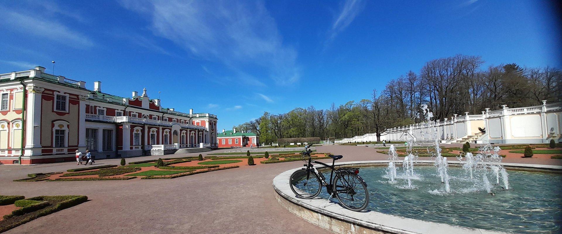 Tallinn Bike Tour including Kalamaja, Telliskivi, Kadriorg
