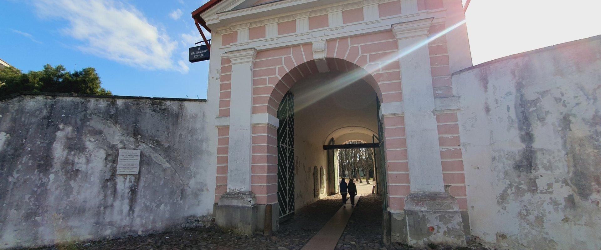 Oppaan johdolla Venäjän keisarikunnan historian poluilla Pärnussa