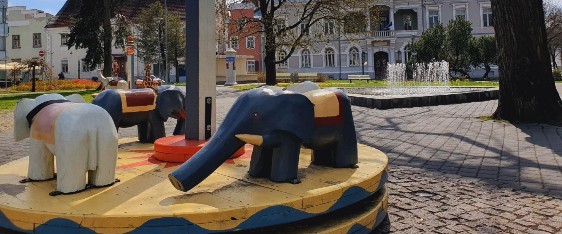 Exkursion mit einem kinderfreundlichen Stadtführer in der Altstadt von Pärnu