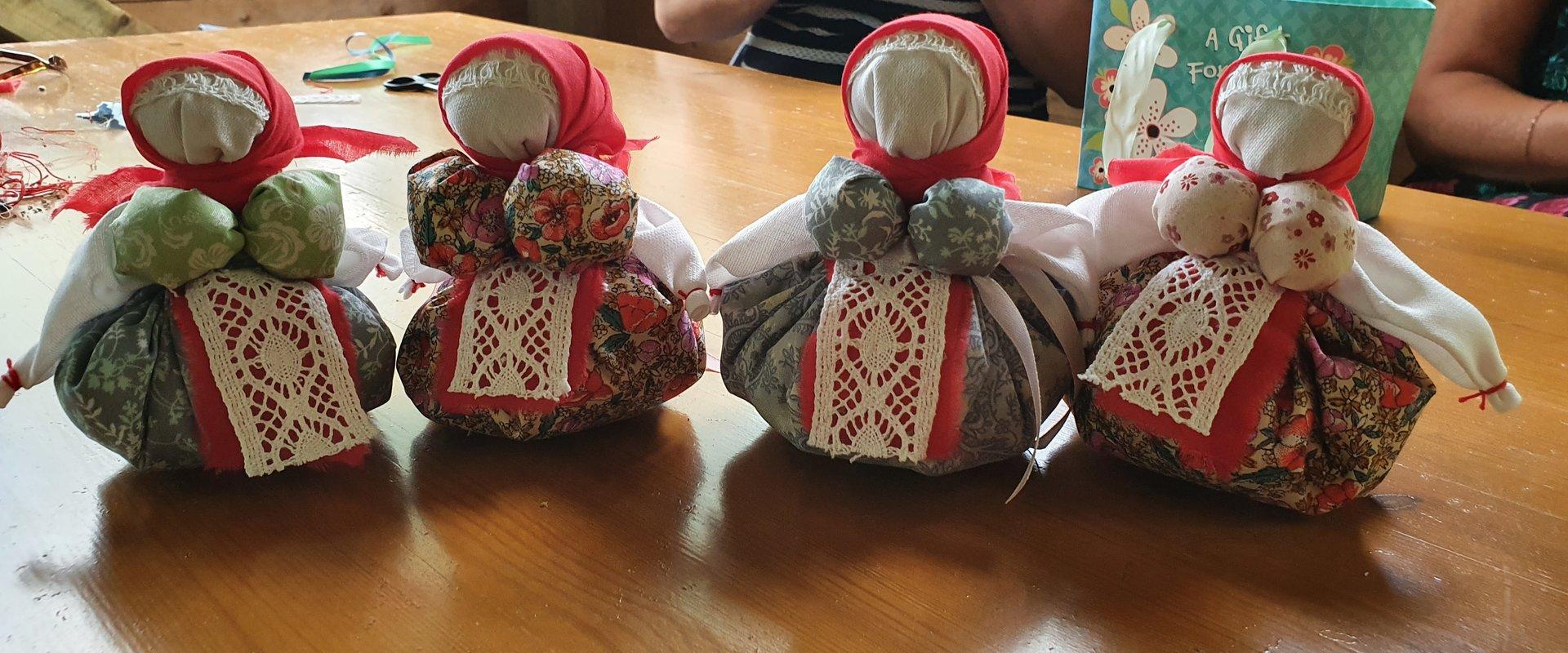 "Travnitsa" ehk ravimtaimedega täidetud nuku töötuba Vene Talus