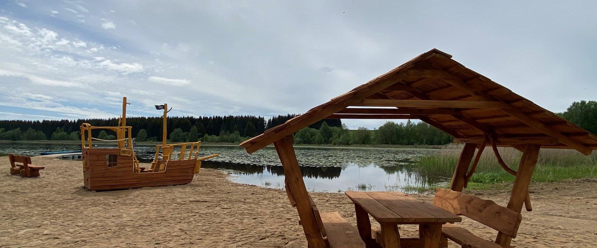 Pikkjärve puhkeala koos ujumisvõimalusega