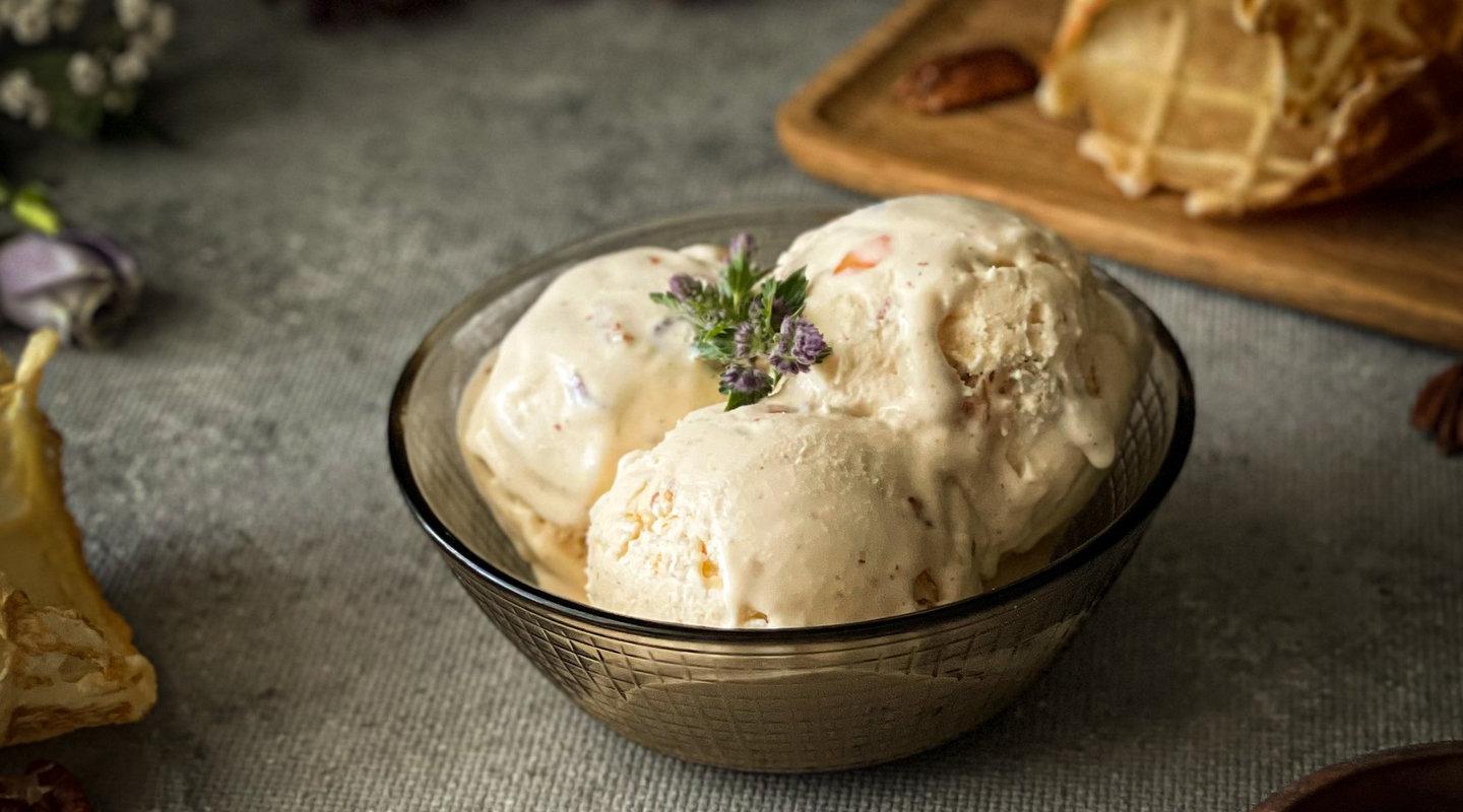 Homemade praline ice-cream