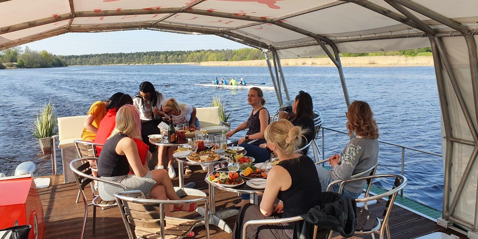 Pärnu Cruises laevasõidud Pärnu jõel ja lahel