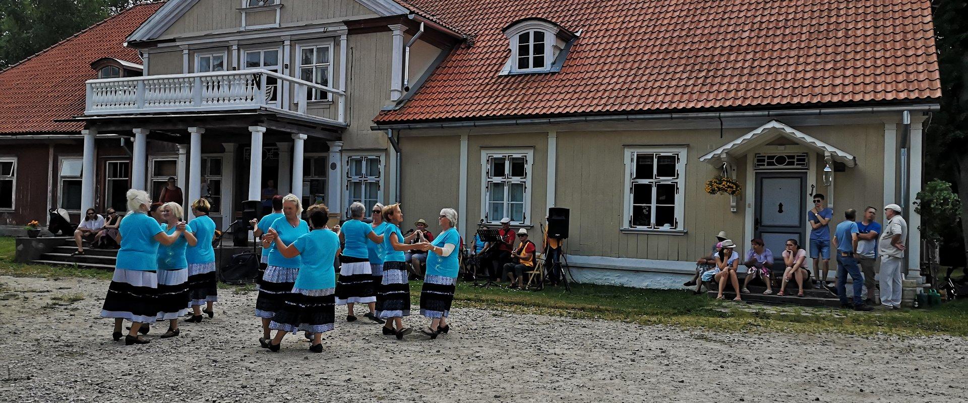 Varbla mõis (Uue Varbla mõis ja muuseum)