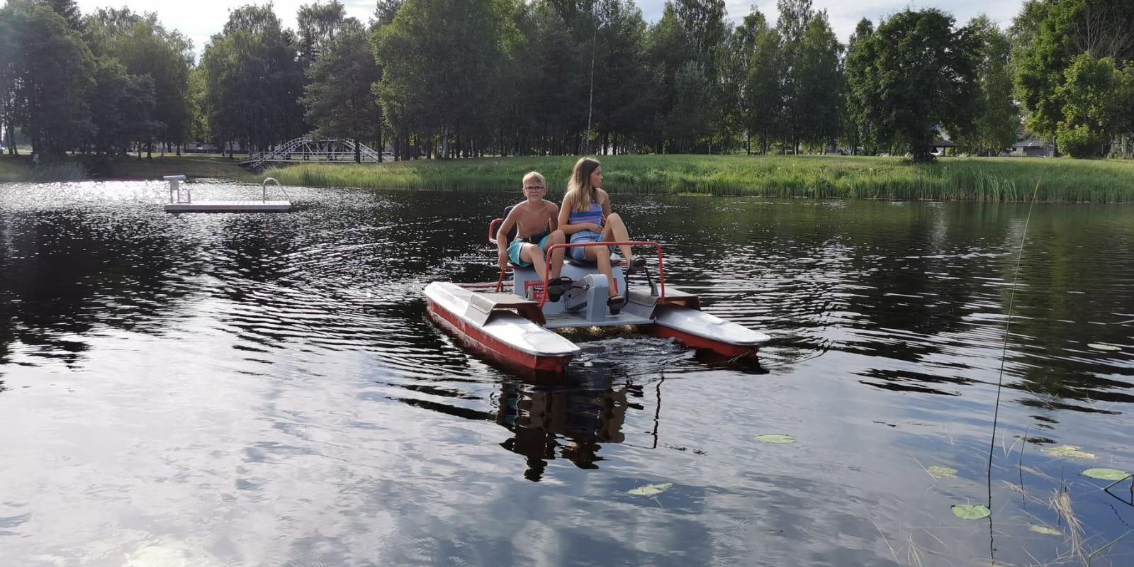 Karavanautode peatuskoht Väätsa järve kaldal