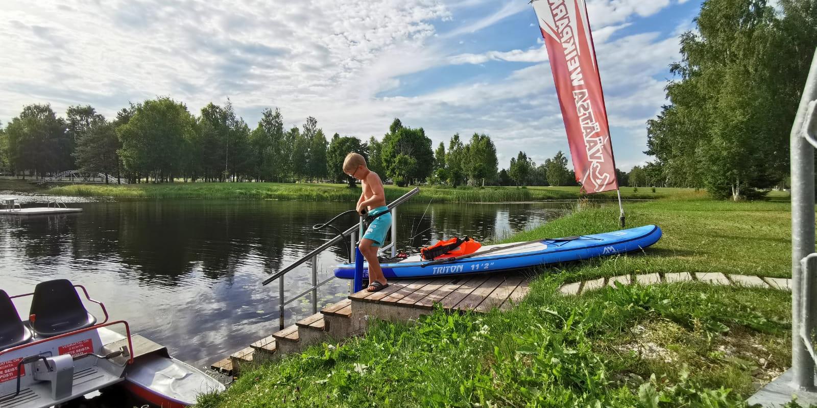 Karavanautode peatuskoht Väätsa järve kaldal