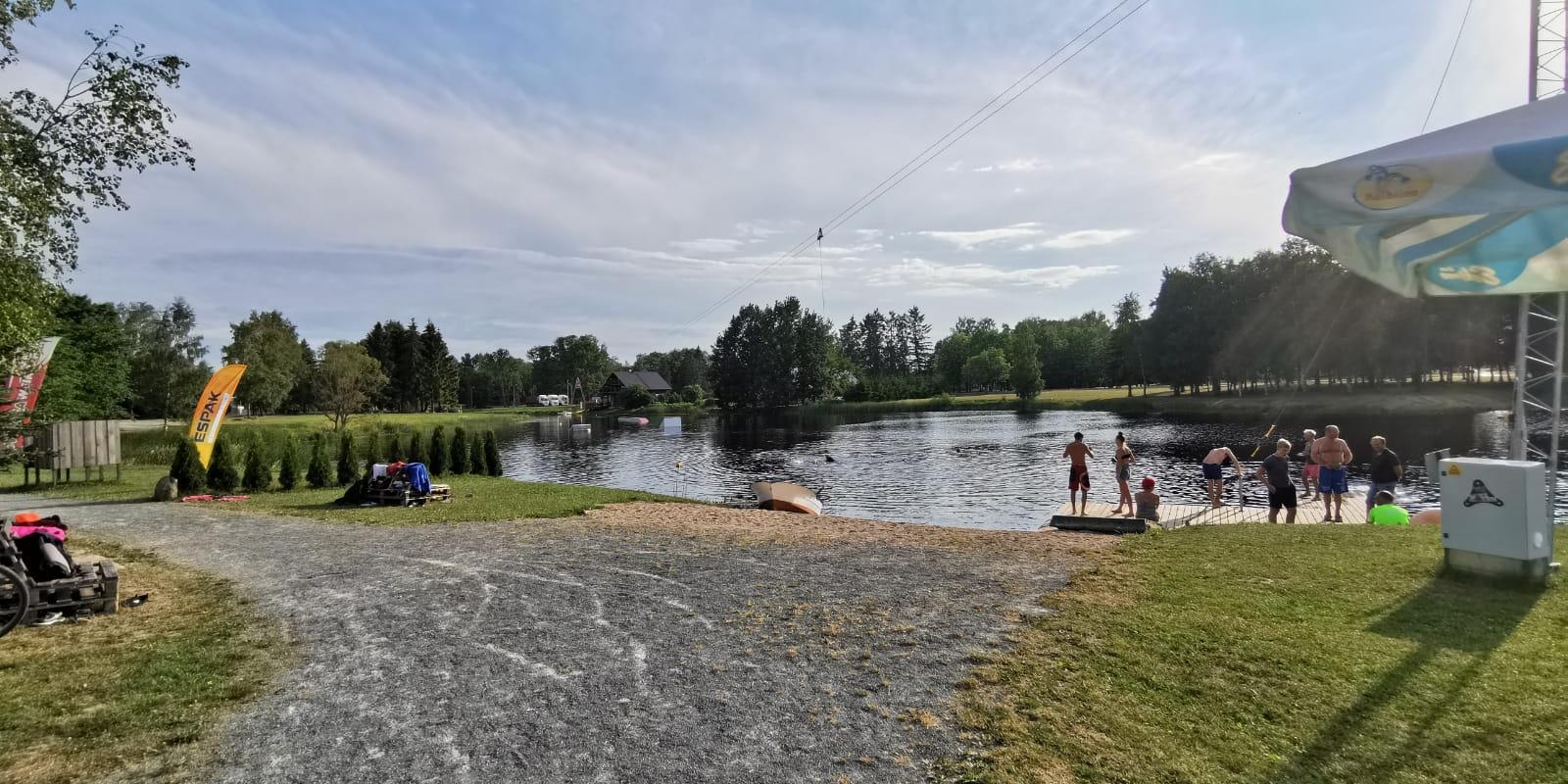 Karavanautode peatuskoht Väätsa järve kaldal