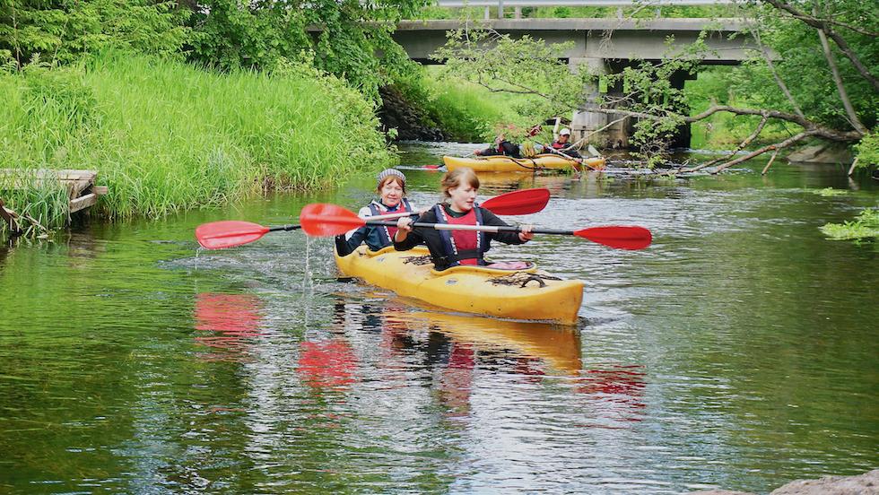 Naismatkajad Pühajõe süstamatkal