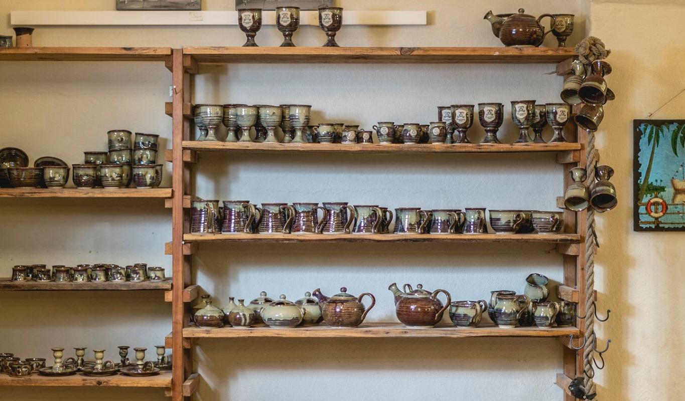 Ceramics at Alatskivi Castle, a wide selection of ceramics