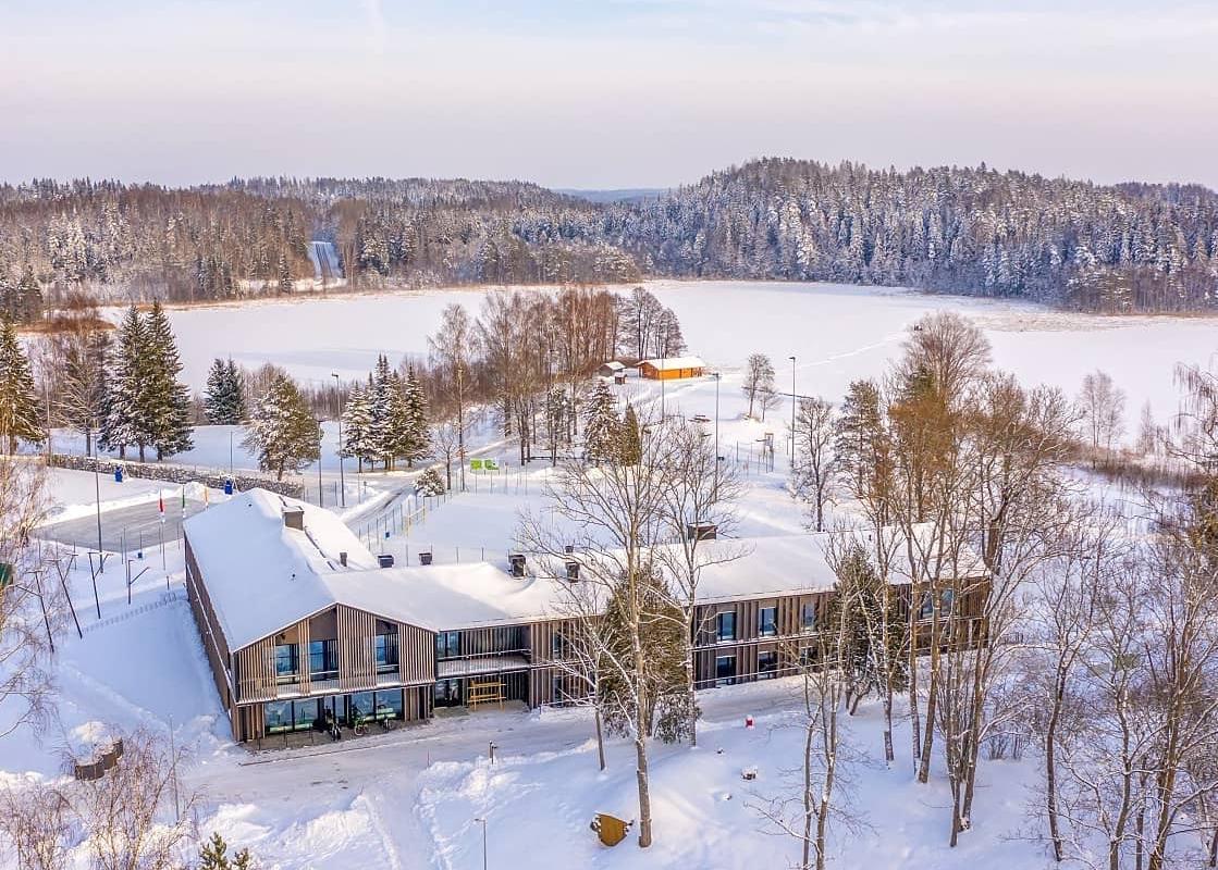 Hostel des Sportzentrums Kääriku im Winter