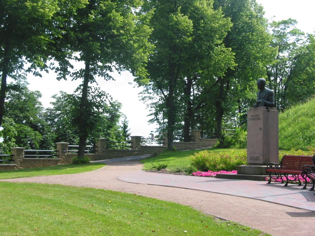 Friedrich Reinhold Kreutzwaldi monument Rakveres