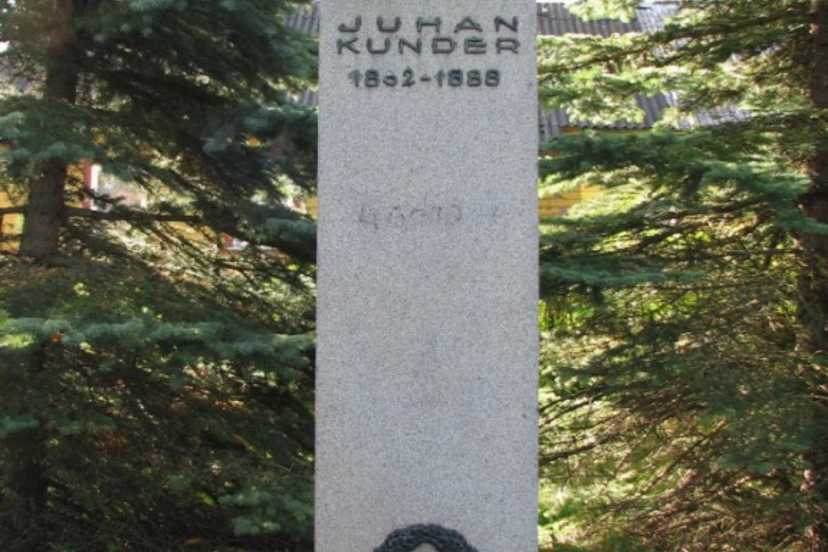 Juhan Kunderi monument Rakveres