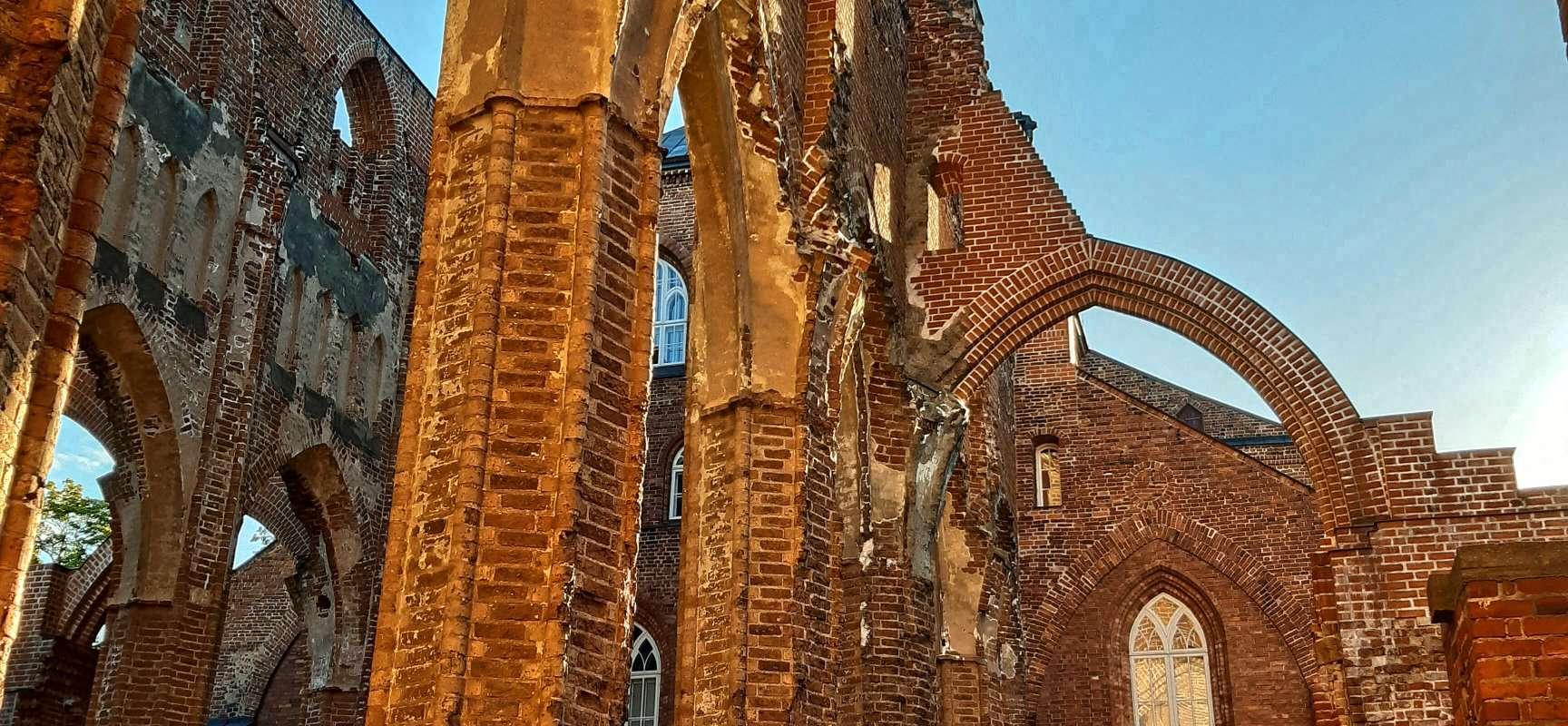 Tartu kui UNESCO kirjanduslinn - kirjanduslik jalutuskäik giidiga: Toomkiriku varemed