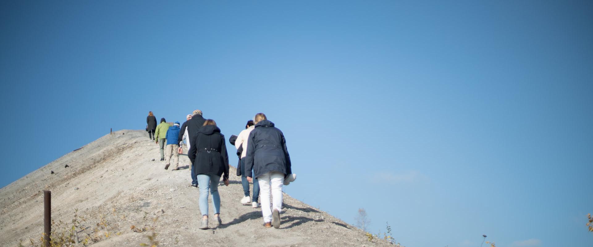 To the top of Püssi ash hill
