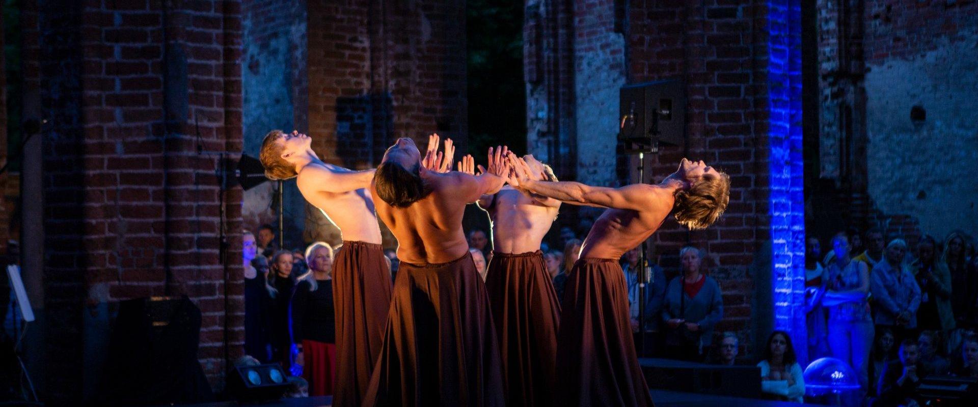 Tartu Cathedral, a dance performance in the ruins