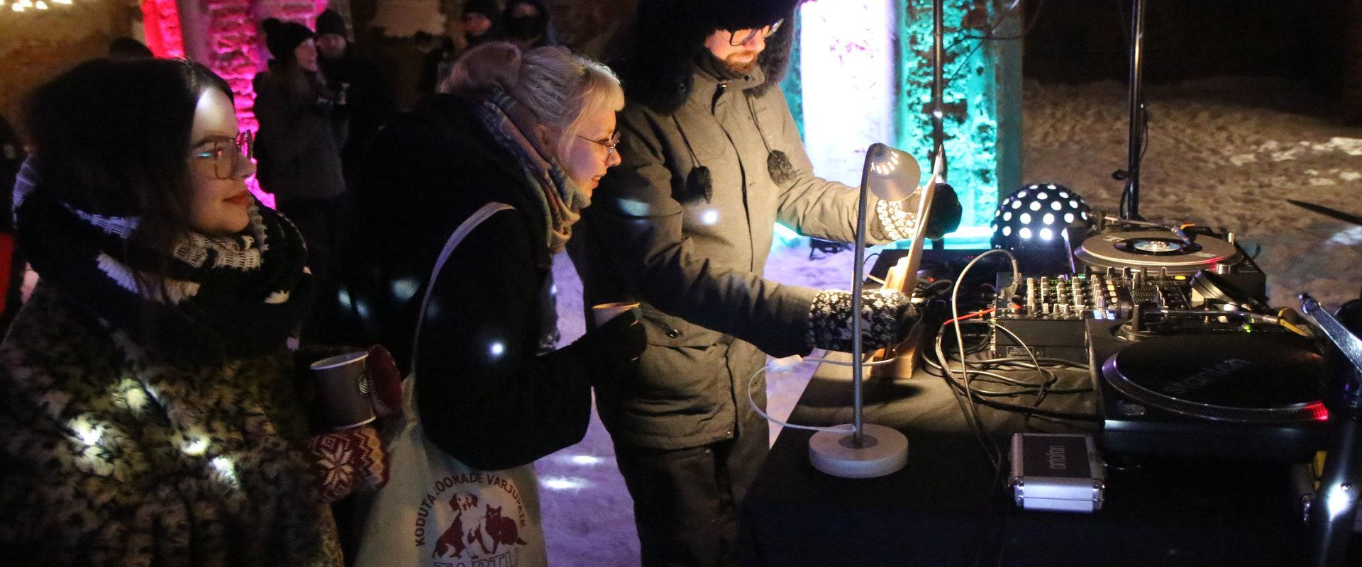 Tartu Cathedral, snow bar and DJ in the ruins
