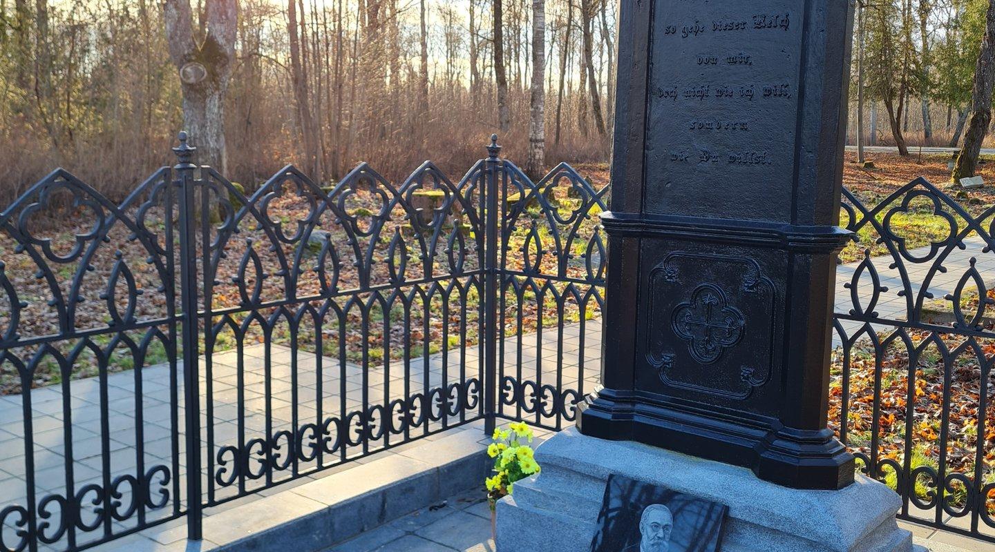 Adolf Hahn's burial place