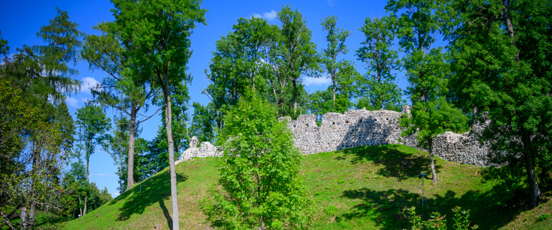 Helme ordulinnuse varemed