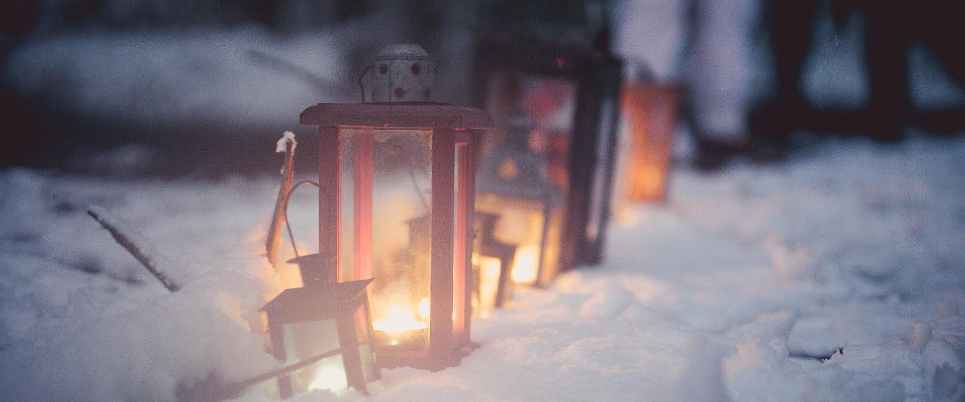 Iisaku Muuseumi laternamatkad "Omadega rabas otse mööda krii