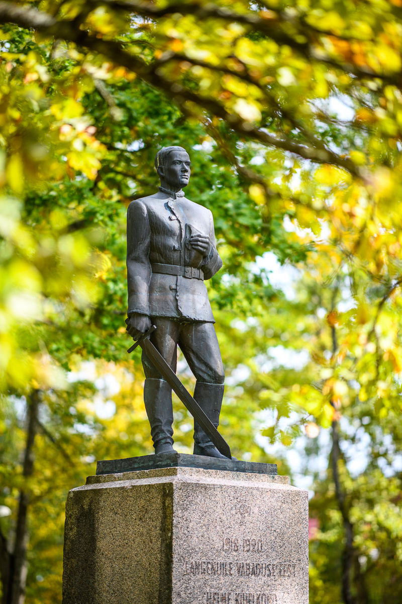 Vabadussõja mälestussammas Tõrvas