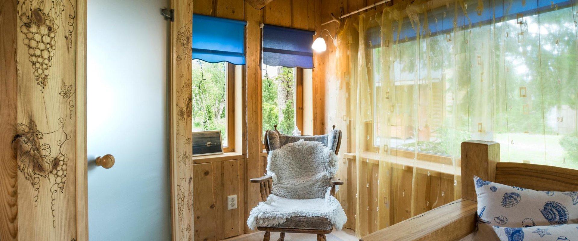 The small, cosy, and homely Kuusiku Nature Farm Guesthouse is located near Lake Viitna Pikkjärv, right on the edge of the beautiful Lahemaa National P