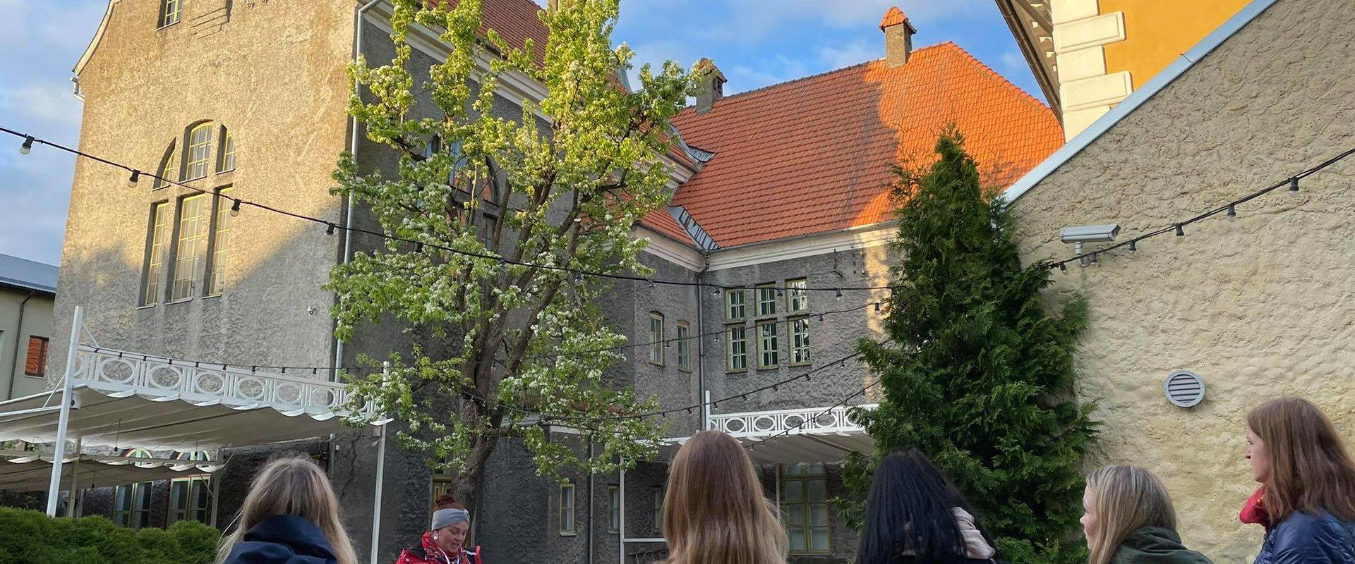 Guided tour of Pärnu Old Town with a visit to the circular panoramic cinema of the Red Tower