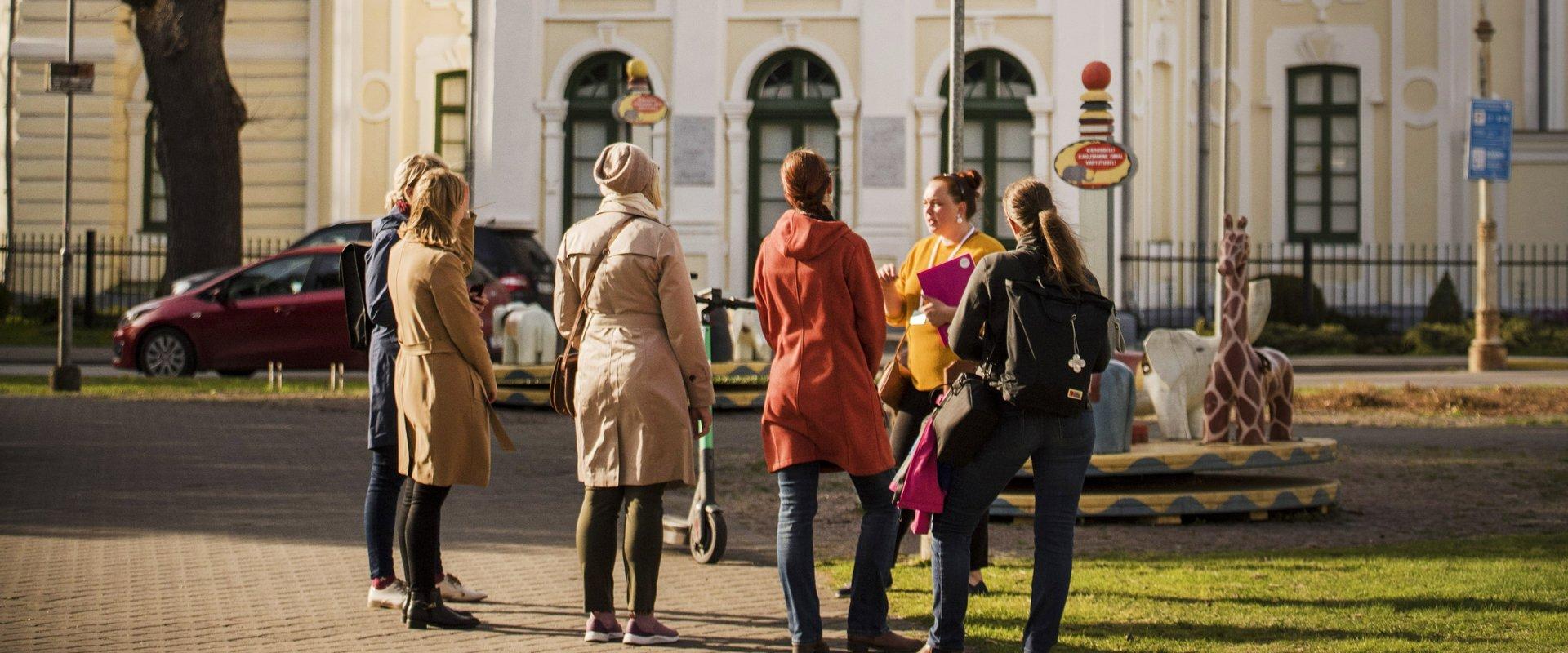 Mit Führerin auf den Spuren der Geschichte des Russischen Reichs in Pärnu