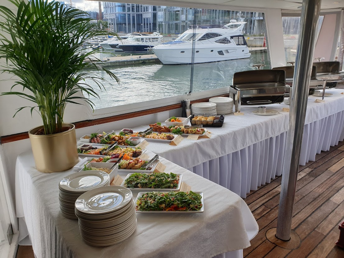 Merereis mootorlaev Mojitoga