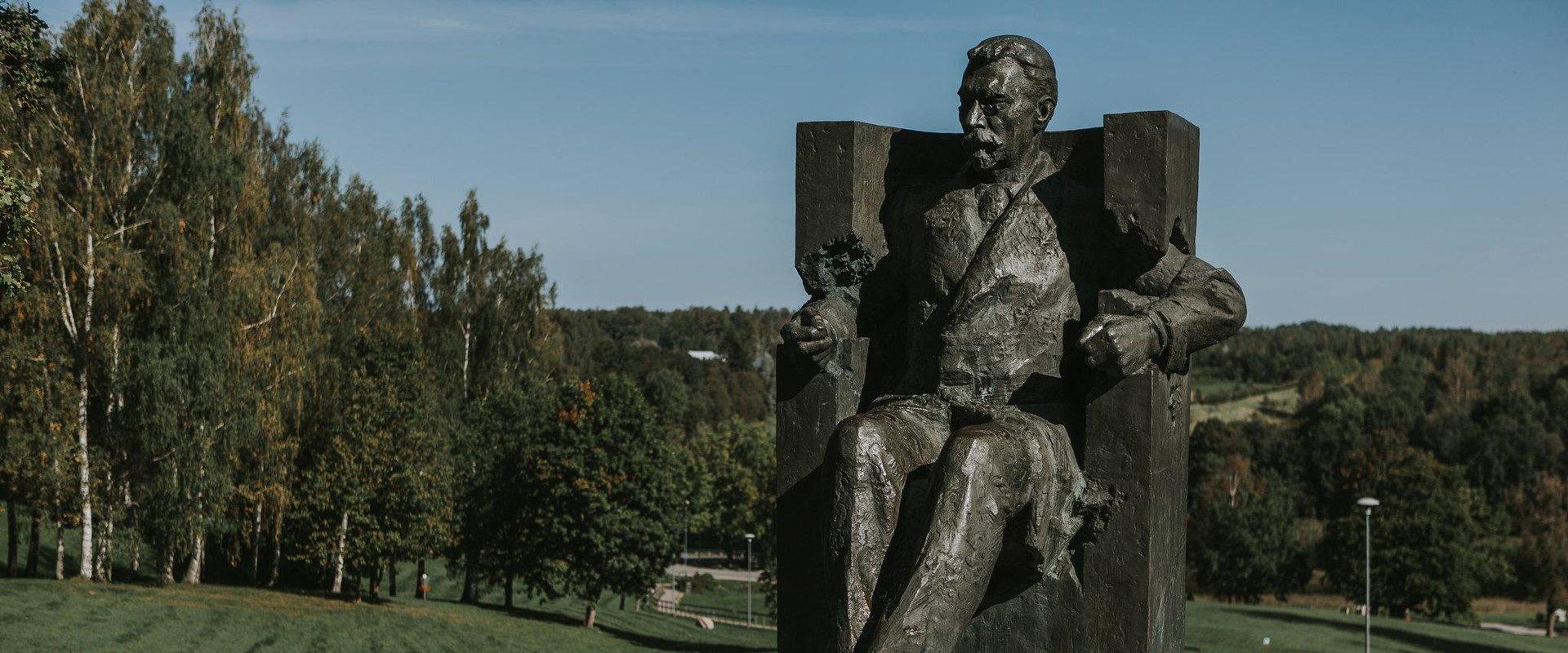 August Kitzbergi monument