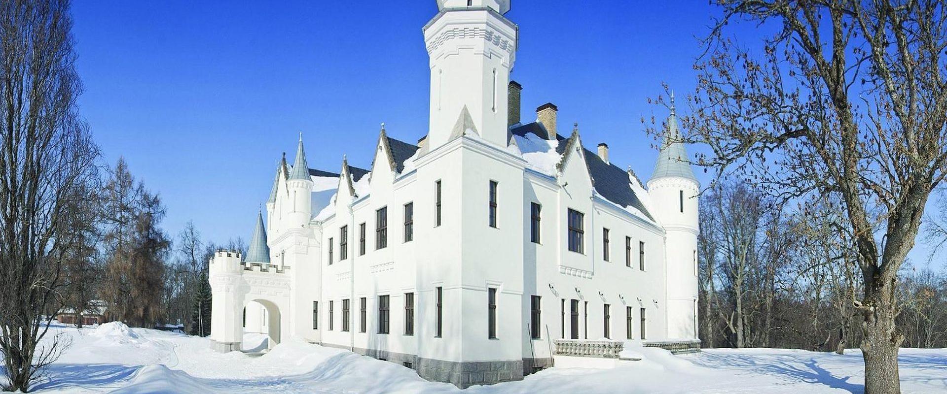 Schloss Alatskivi in einem schneereichen Winter