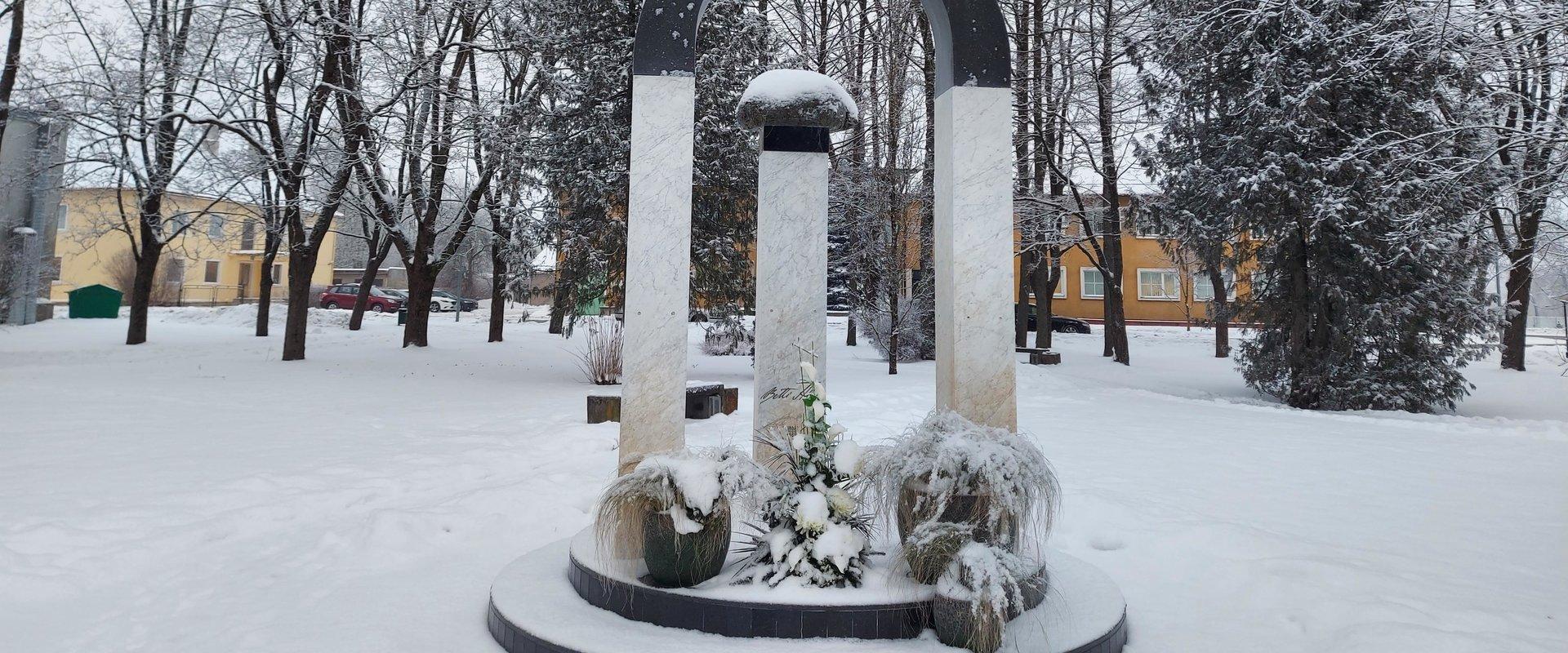 Betti Alveri mälestusmärk ja -park