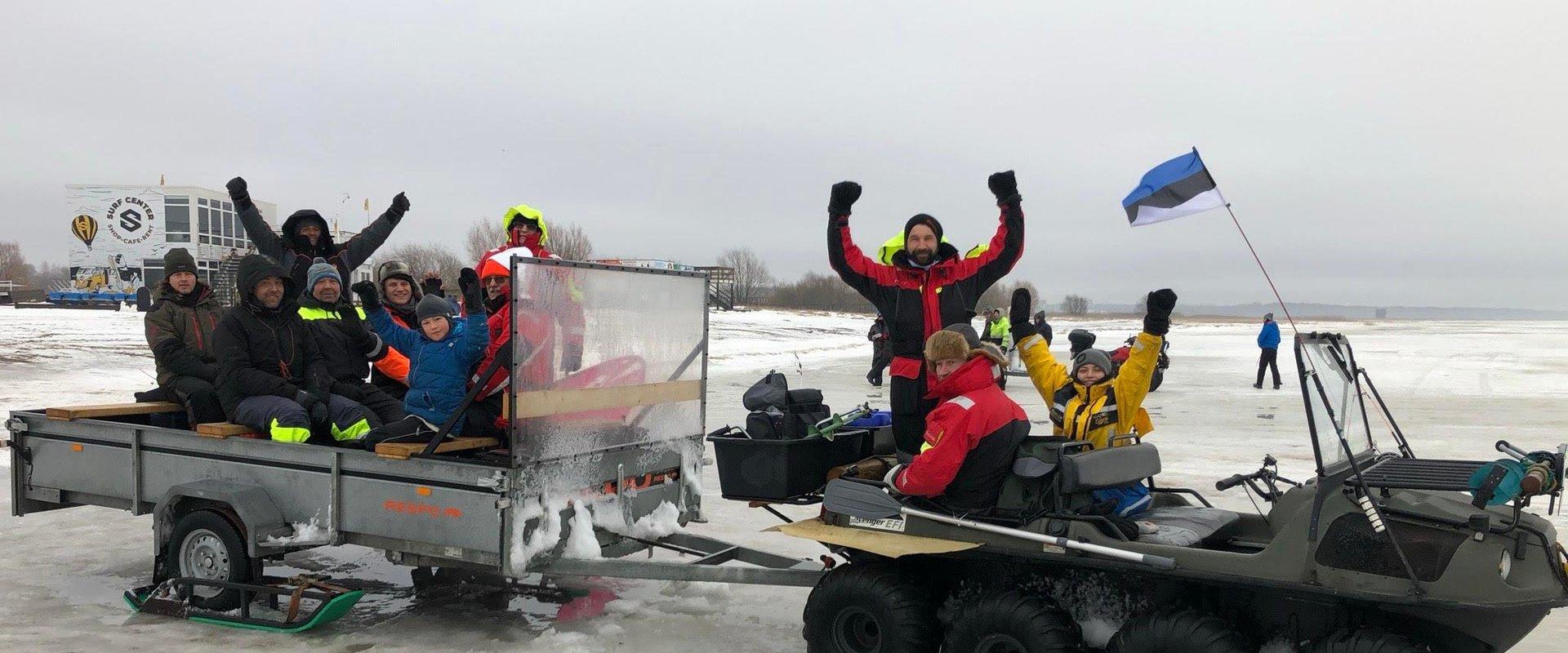 Eisfischen in Pärnu mit dem Fischtaxi