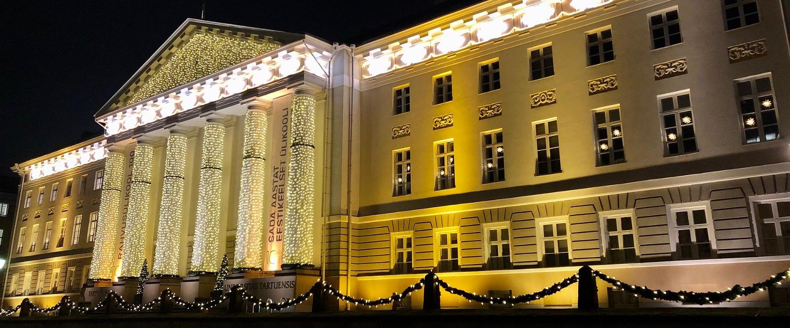 Virtual tour of the city of Tartu: the main building of the University of Tartu in Christmas lights