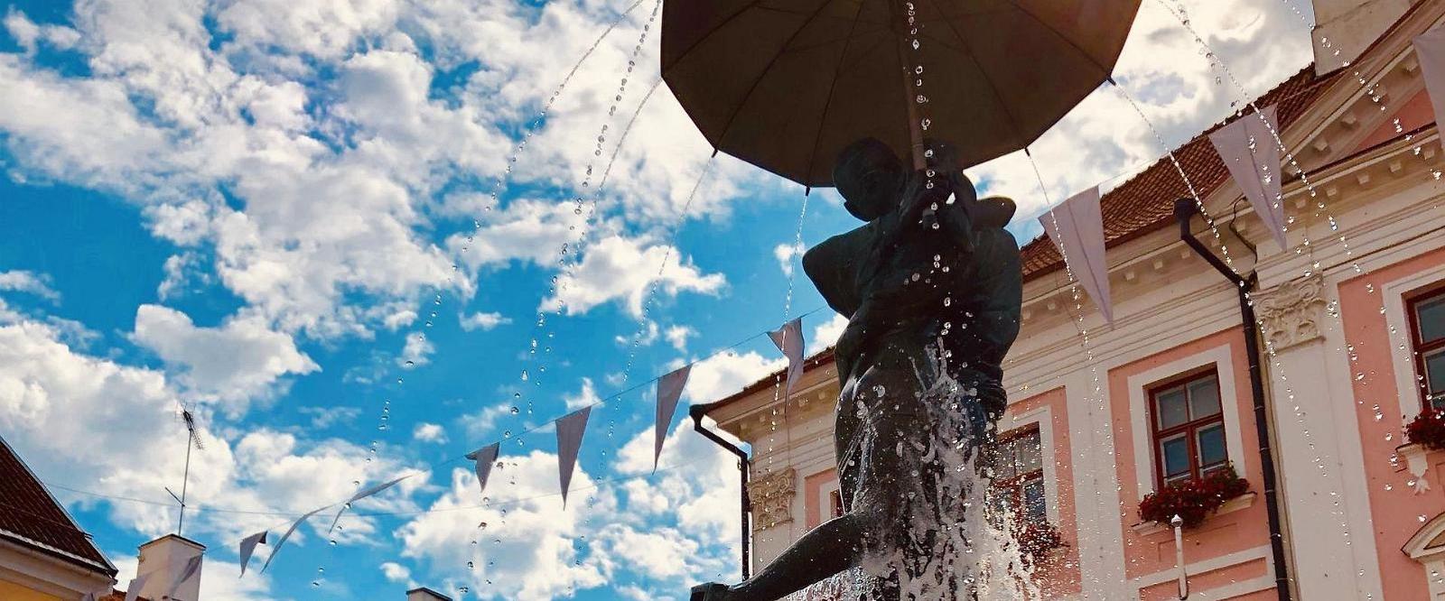 Virtuelle Tour der Stadt Tartu: Springbrunnen mit den küssenden Studenten