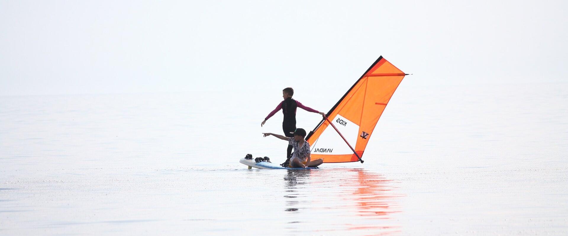 Surfhunt purjelauakoolitused, surfiõpe - palju rõõmu veest ja spordist!