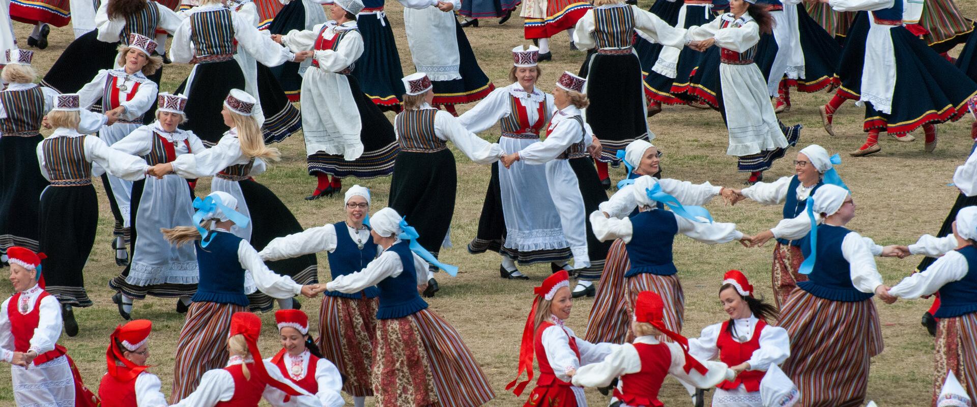 Ääniopas Tallinnan vanhassakaupungissa – vuokraa iPod Tallinnan matkailuinfokeskuksessa