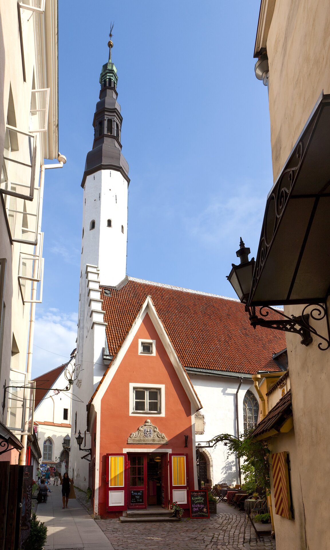 Audio guide in Tallinn Old Town – a walking tour with iPod for rent in Tallinn Tourist Information Centre