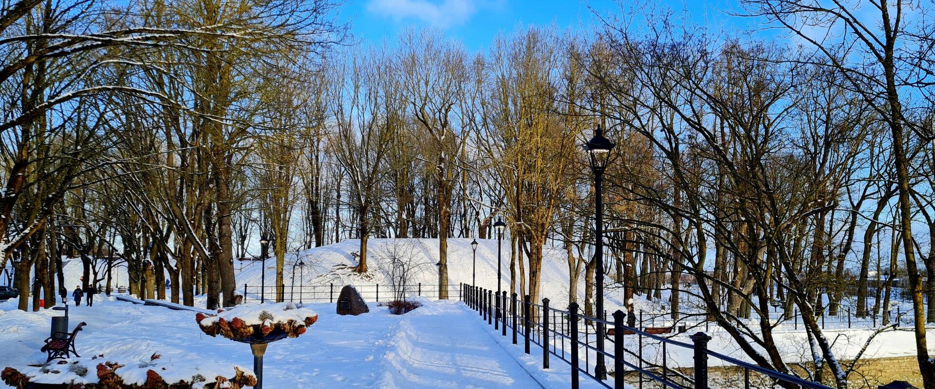 Narva park "Pimeaed" ja ülemine promenaad