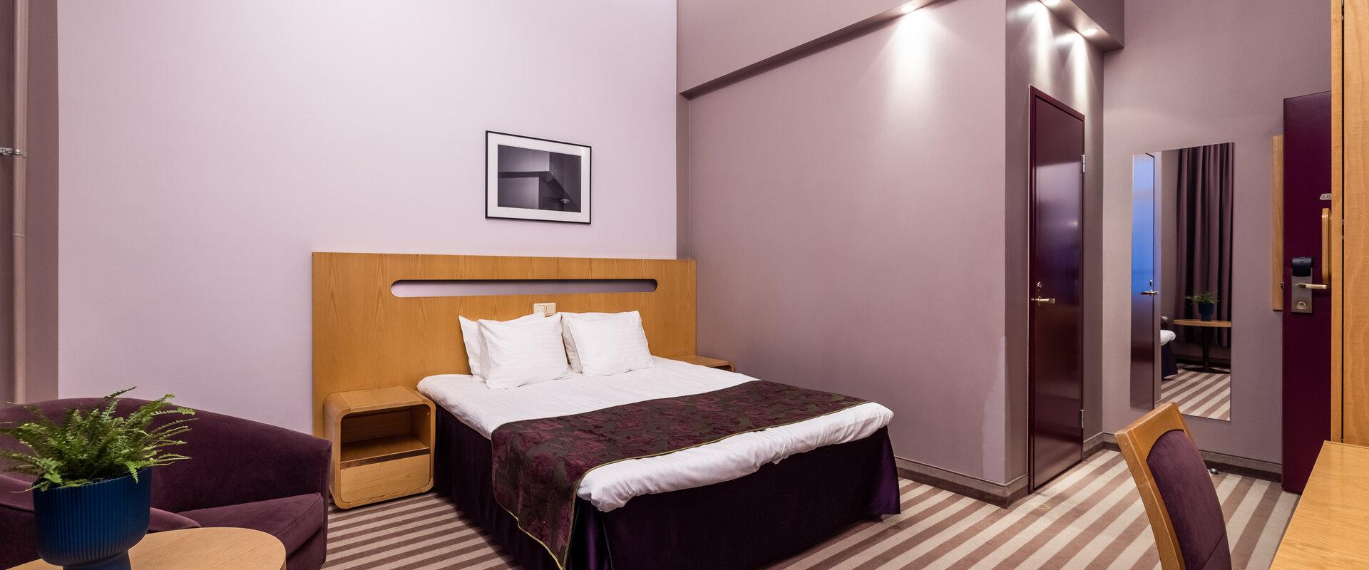 Standard M Zimmer des Hotels Soho mit breitem Bett