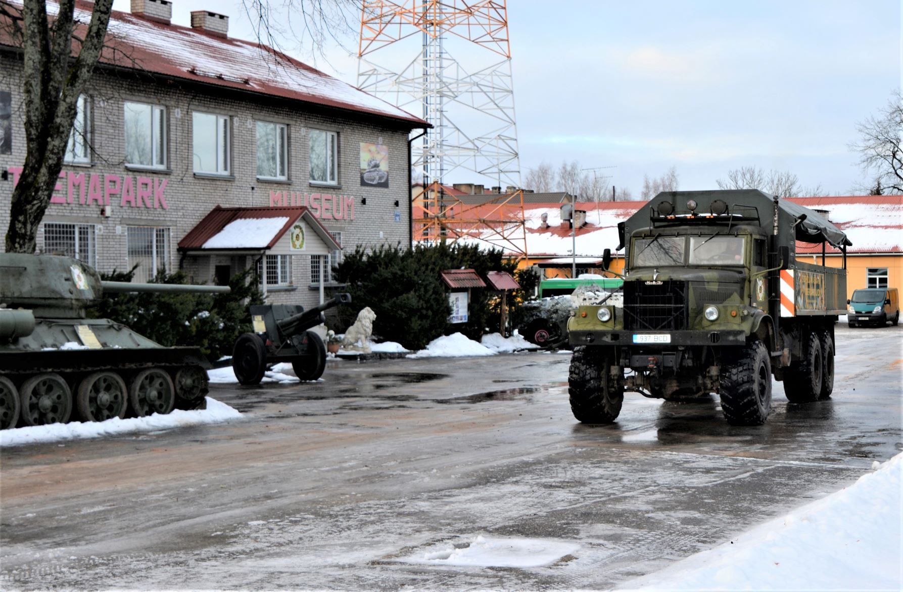 Huvisõit sõjamasinatel KraZ, Kaiser või Willis