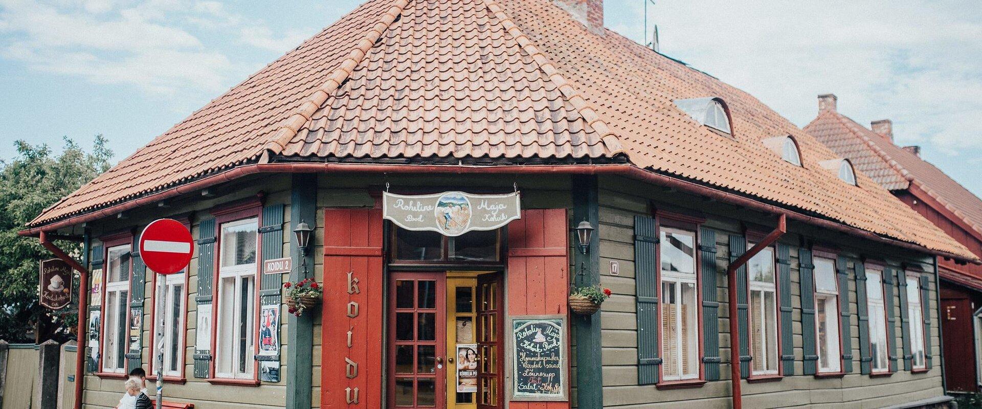 Roheline Maja shop and café