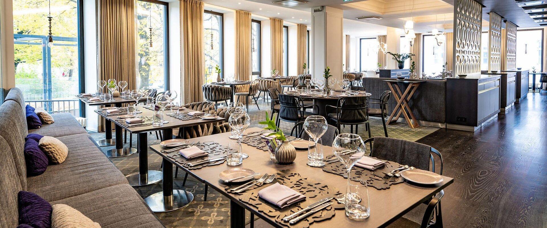 Restaurant Hõlm has a first-class menu and high-quality service. At the same time, everyone feels welcome there. Head chef Sven Pärn and his team crea