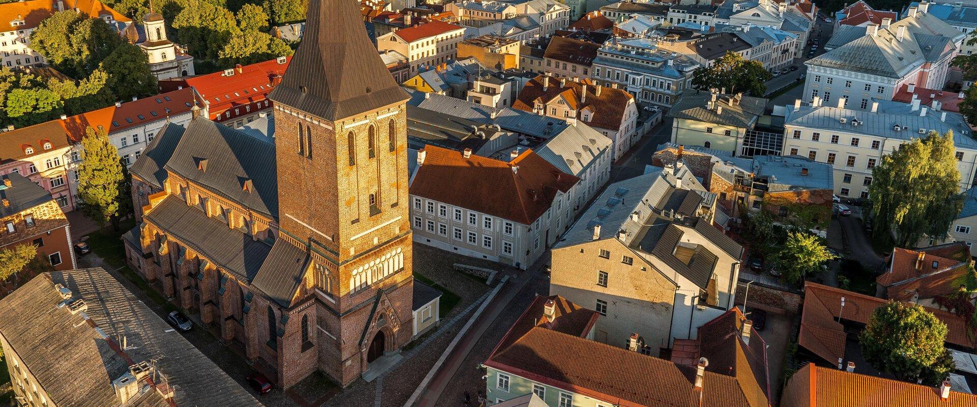 Die im gotischen Stil erbaute Tartuer Johanniskirche stammt aus dem 14. Jahrhundert und ist daher eine der ältesten Kirchen in Estland. Wegen den viel