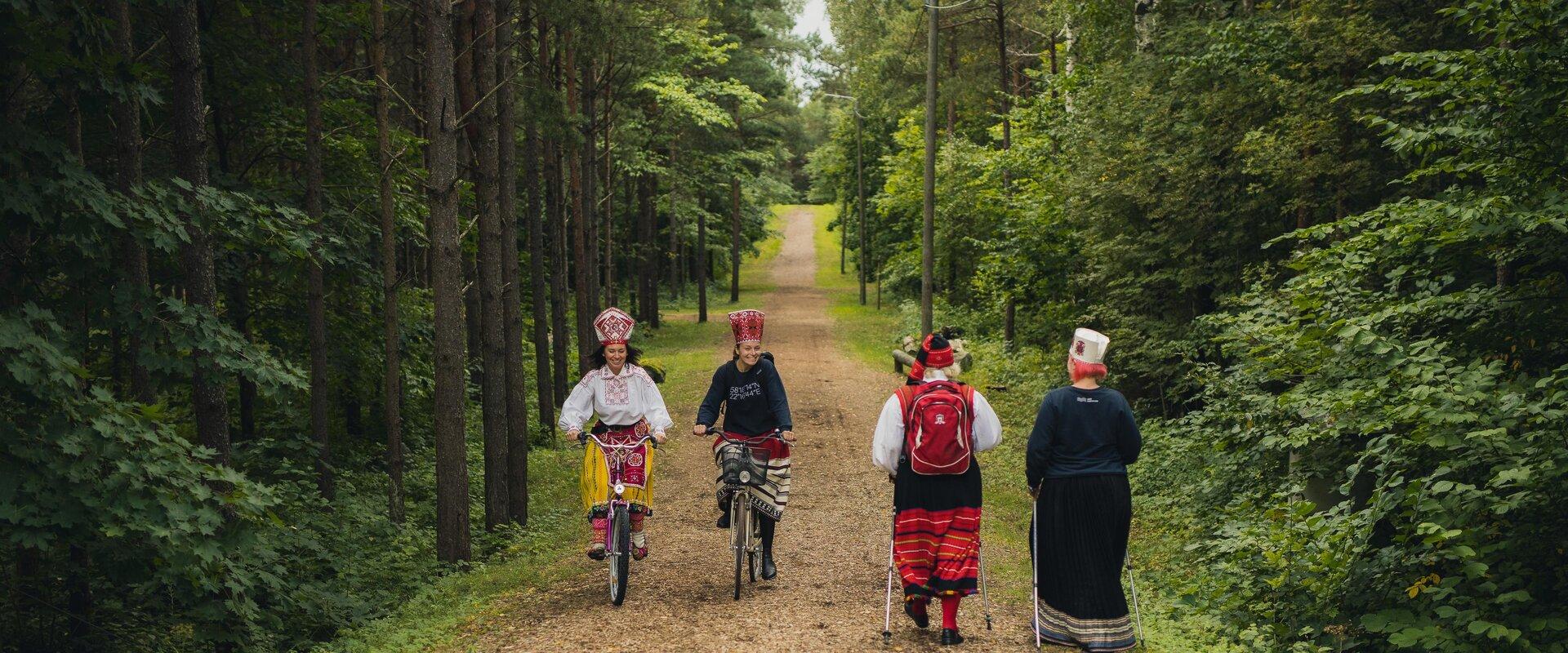 Kuressaare Tervisepark paikneb 36-hektarilises metsatukas. Tervisepargis ootavad Sind 0,6 km, 1 km ja 2 km pikkused valgustatud jooksu- ja suusarajad.